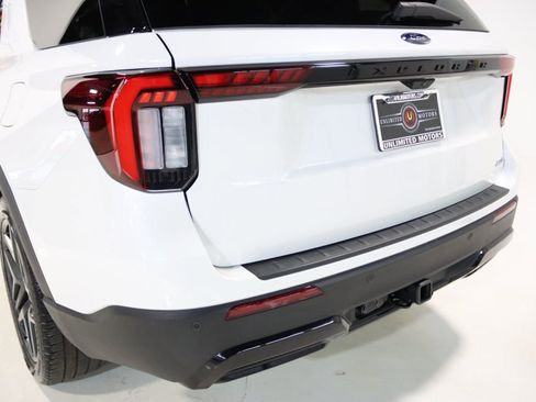Used 2025 Ford Explorer ST-Line w/ Premium Package image 70