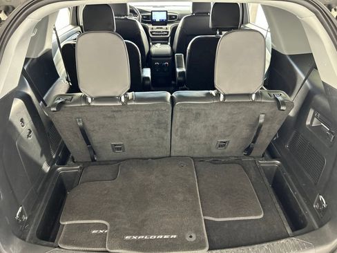 Used 2024 Ford Explorer XLT w/ Equipment Group 202A AWD/4WD image 36