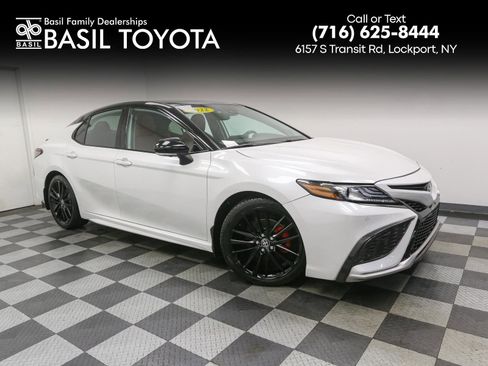 Used 2022 Toyota Camry XSE image 1