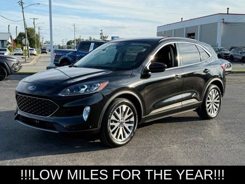 Used 2022 Ford Escape Titanium w/ Class II Trailer Tow Package AWD/4WD image 3