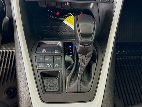 Certified 2023 Toyota RAV4 XLE w/ Convenience Package AWD/4WD image 18