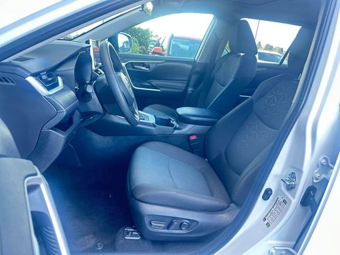 Used 2025 Toyota RAV4 XLE image 36