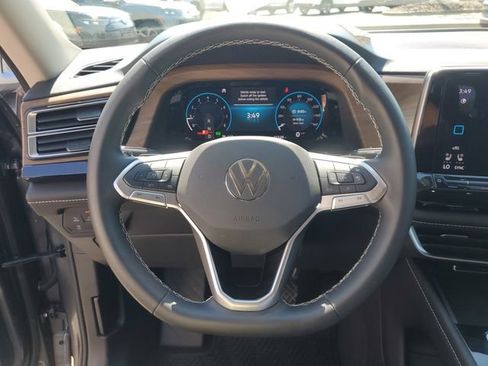 Used 2024 Volkswagen Atlas SE image 25