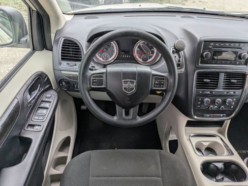 Used 2012 Dodge Grand Caravan SXT FWD image 13