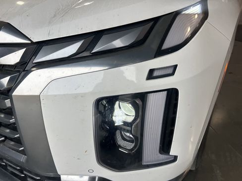 Used 2023 Hyundai Palisade Calligraphy image 2