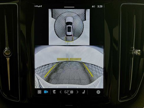 Certified 2025 Volvo XC60 B5 Plus w/ Protection Package Premier image 15