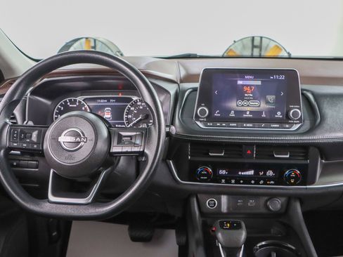 Used 2023 Nissan Rogue SV image 17