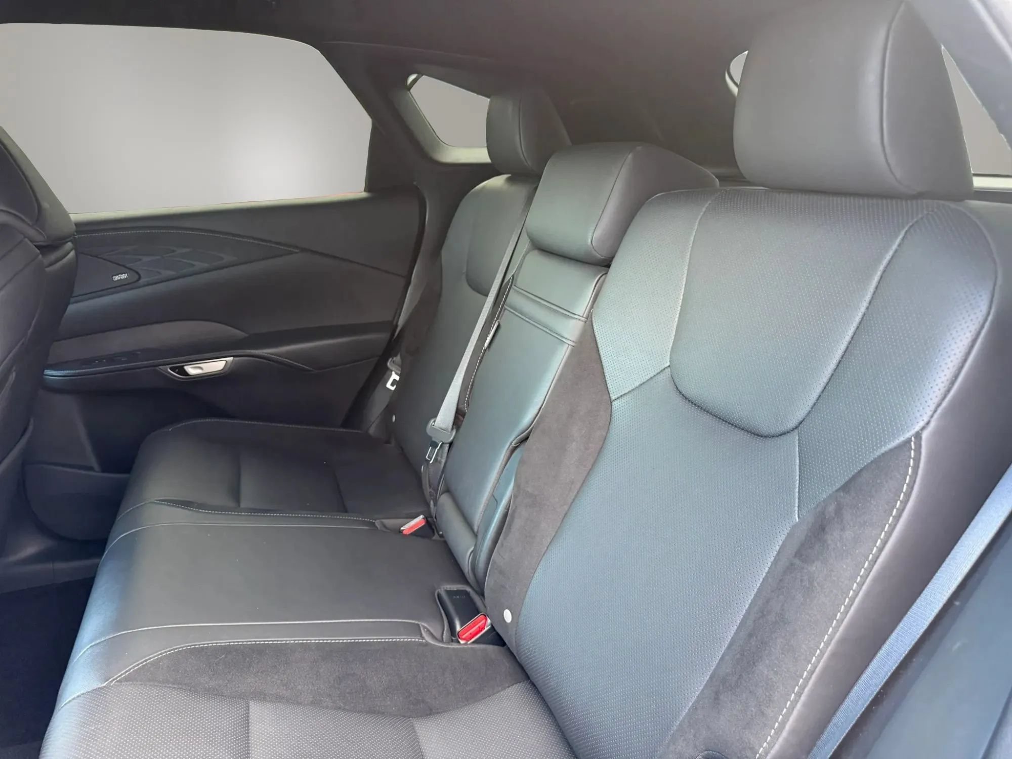 Used 2023 Lexus RX 500h F Sport w/ Cold Area Package AWD/4WD image 23
