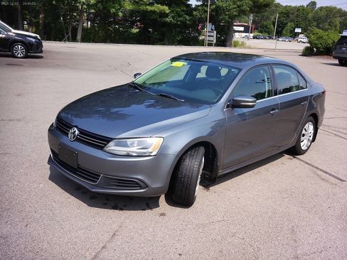 Used 2013 Volkswagen Jetta SE FWD image 1