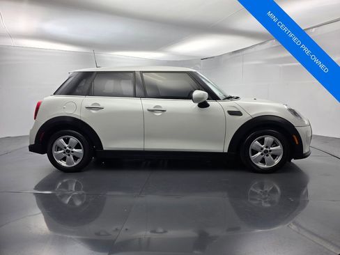 Used 2024 MINI Cooper 4-Door Hardtop w/ Storage Package FWD image 3