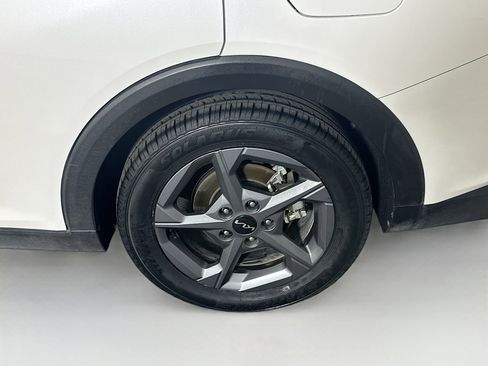 Used 2025 Kia K4 LXS image 11