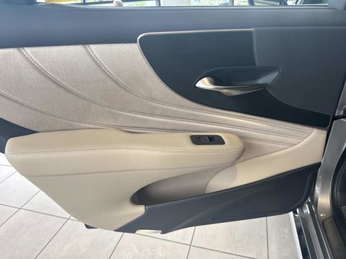 Used 2024 Lexus LS 500 image 12
