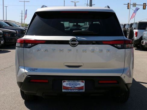 Used 2025 Nissan Pathfinder SV FWD image 6