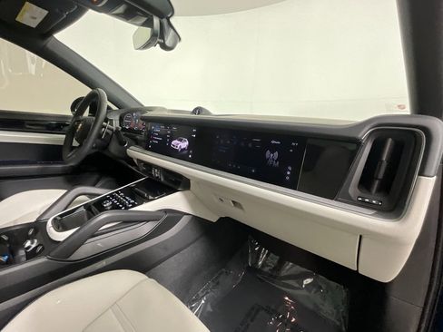 Used 2025 Porsche Cayenne S image 20