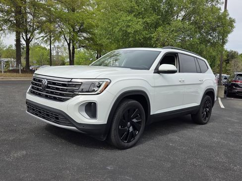 Used 2024 Volkswagen Atlas SE w/ Panoramic Sunroof Package image 1