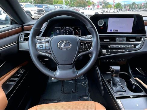 Used 2023 Lexus ES 300h w/ Premium Package FWD image 5