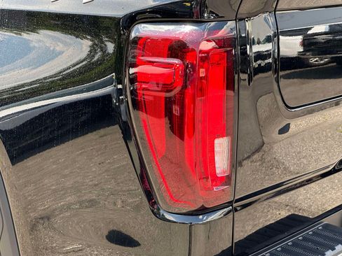 Used 2026 GMC Sierra 1500 SLT AWD/4WD image 10