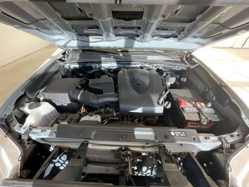 Used 2019 Toyota Tacoma TRD Sport AWD/4WD image 25