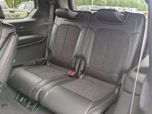 Used 2024 Jeep Grand Cherokee L Altitude RWD image 12