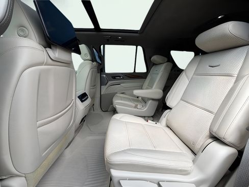 Used 2021 Cadillac Escalade Premium Luxury Platinum AWD/4WD image 22