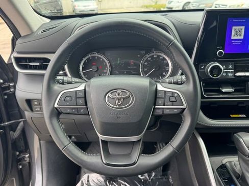 Used 2023 Toyota Highlander XLE image 27