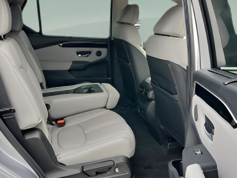 Used 2025 Honda Pilot Touring image 27