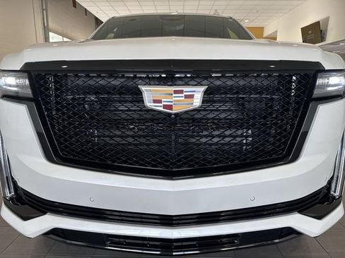 Used 2024 Cadillac Escalade ESV Sport w/ Heavy-Duty Trailer Package AWD/4WD image 10
