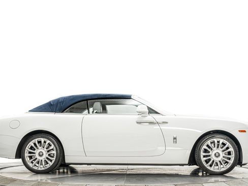 Used 2019 Rolls-Royce Dawn image 18