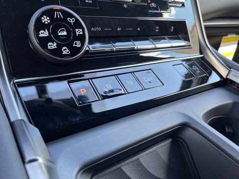 New 2025 Nissan Armada PRO-4X AWD/4WD image 12