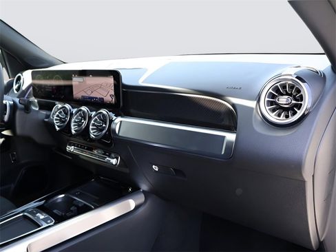 Certified 2025 Mercedes-Benz GLB 250 4MATIC image 11