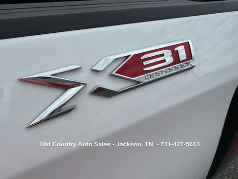 Used 2024 GMC Sierra 1500 SLE w/ Preferred Package AWD/4WD image 3