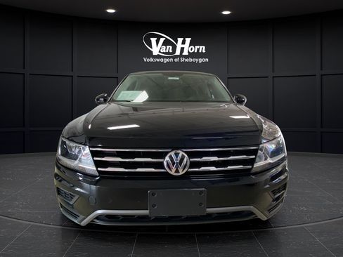 Used 2019 Volkswagen Tiguan SE w/ Panoramic Sunroof Package AWD/4WD image 2