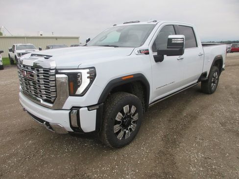 New 2026 GMC Sierra 3500 Denali w/ Denali Reserve Package AWD/4WD image 11