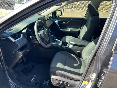Used 2020 Toyota RAV4 XLE image 9