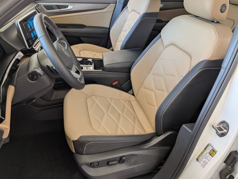 Used 2024 Volkswagen Atlas Cross Sport SE image 17