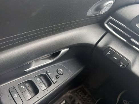 Used 2022 Hyundai Elantra SEL FWD image 22