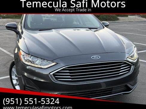 Used 2019 Ford Fusion SE image 1