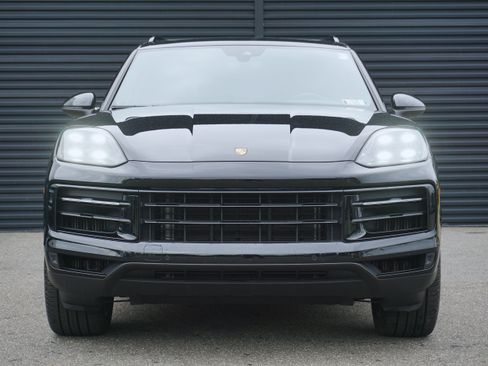 Certified 2024 Porsche Cayenne AWD/4WD image 11