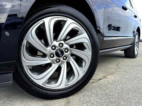 Used 2024 Lincoln Navigator Reserve image 2
