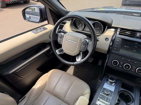 Used 2017 Land Rover Discovery SE AWD/4WD image 6