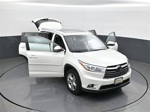 Used 2016 Toyota Highlander Limited Platinum image 30