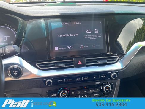 Used 2022 Kia Niro EX FWD image 24