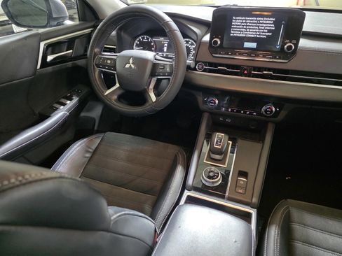 Used 2022 Mitsubishi Outlander SE image 16