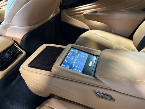 Used 2023 Lexus LS 500 AWD w/ Luxury Package image 17