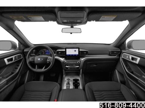 Used 2022 Ford Explorer XLT w/ Equipment Group 202A image 9