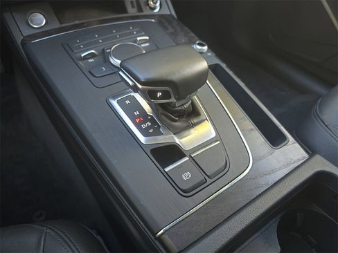 Used 2020 Audi Q5 2.0T Premium w/ Convenience Package image 24