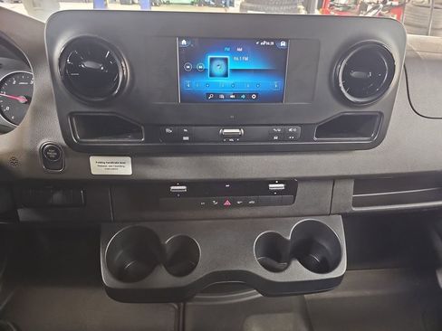 Used 2024 Mercedes-Benz Sprinter 2500 image 18