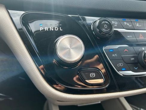 Used 2020 Chrysler Pacifica Touring-L Plus FWD image 38