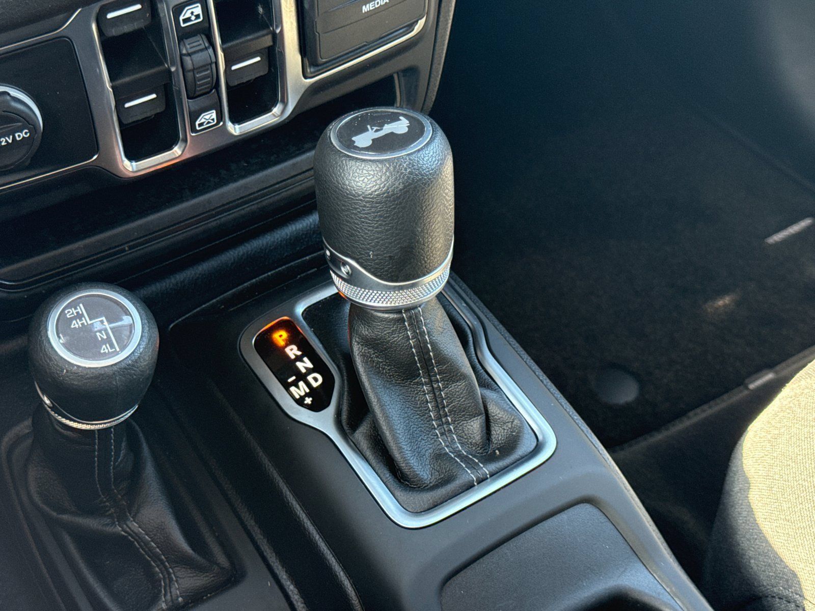 Used 2024 Jeep Wrangler Unlimited Sport AWD/4WD image 17