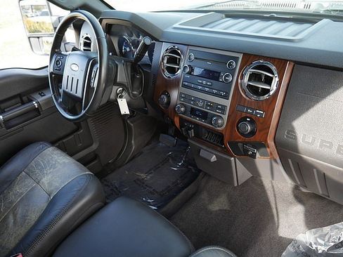 Used 2011 Ford F250 Lariat w/ Chrome Pkg image 47
